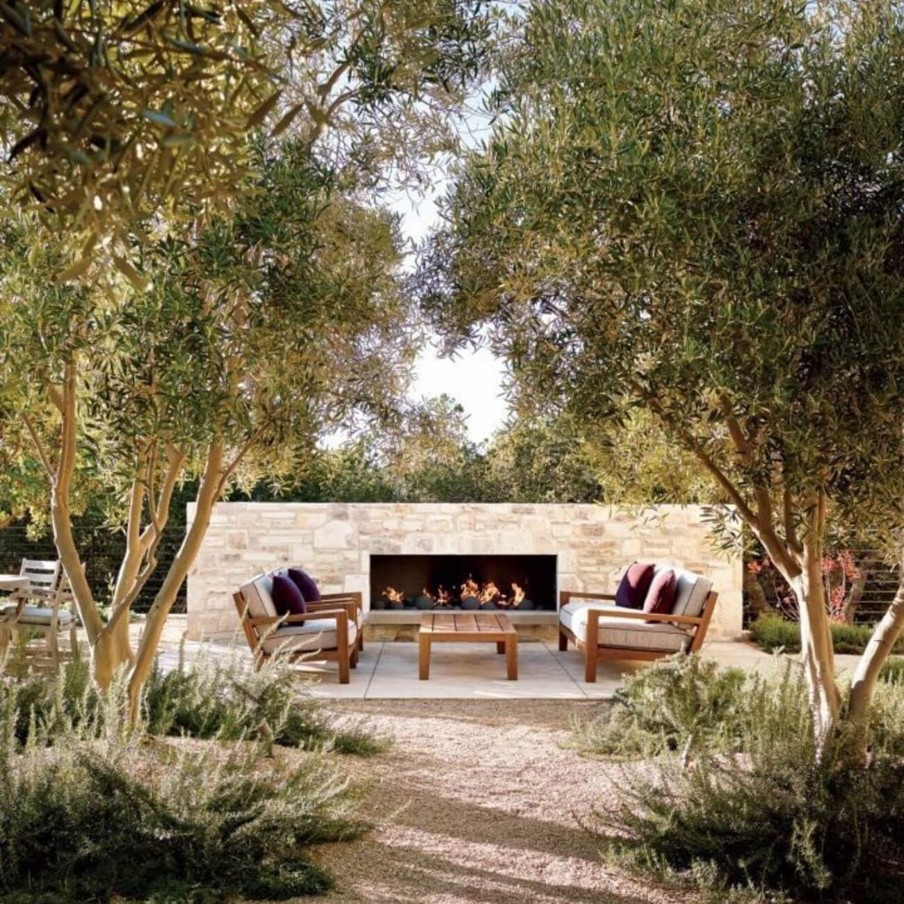 parfum "Jardin d'Opale": Un parfum raffiné aux notes citronnées et de thé vert qui apportera à votre espace une touche pétillante de modernité et de fraîcheur.